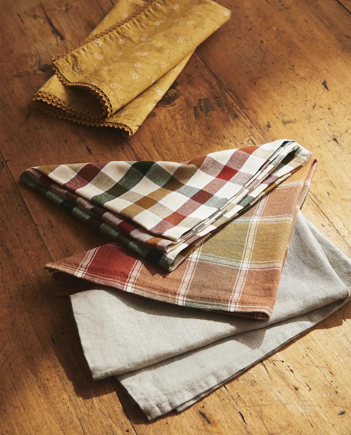 SERVILLETAS CUADROS Y LISAS