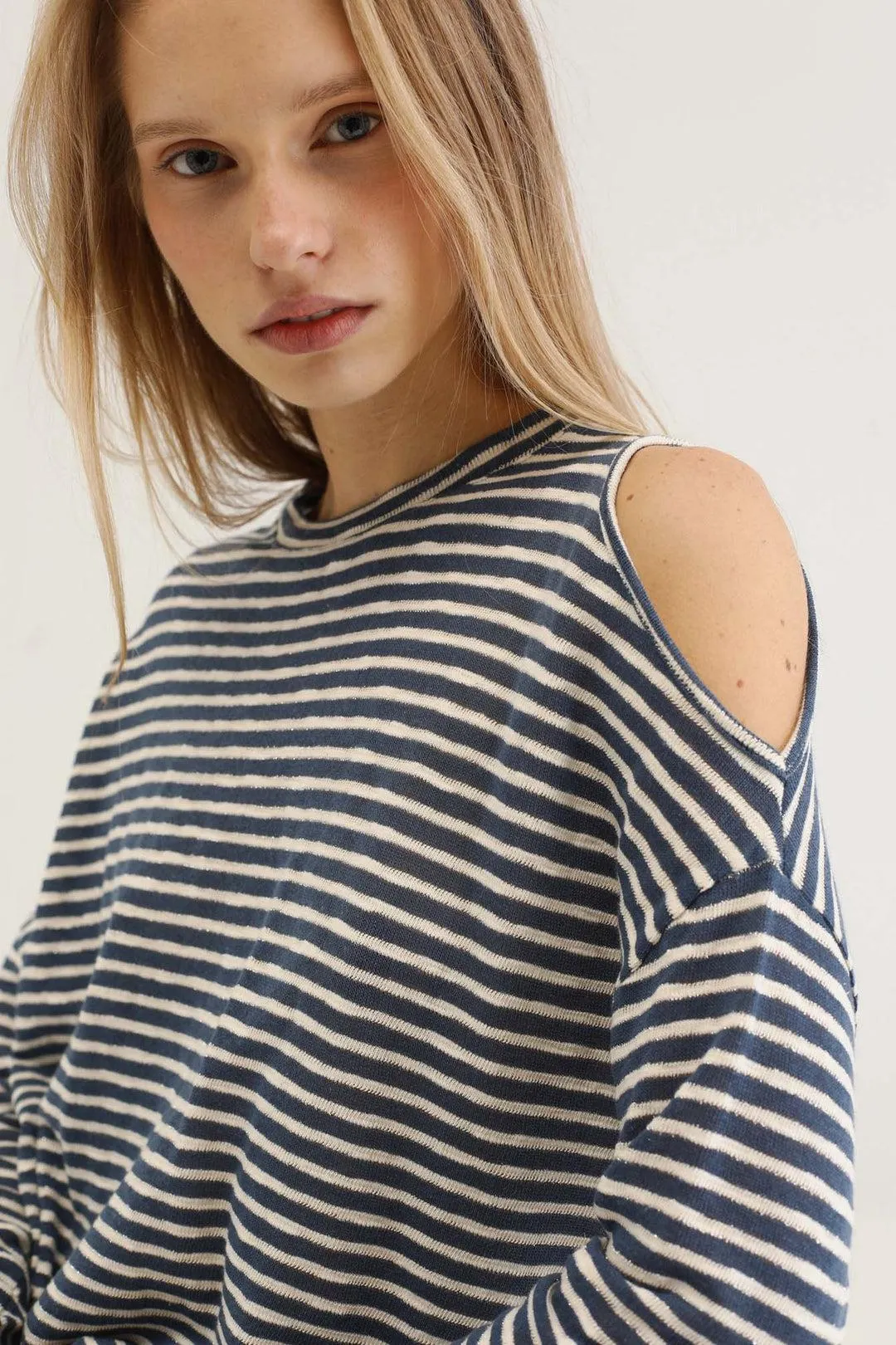 ARTACHO ONE CUT OUT T-SHIRT