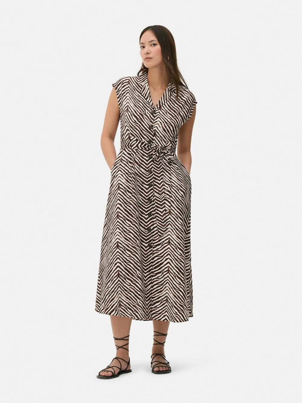 Gemustertes Midi-Blusenkleid mit Bindegürtel