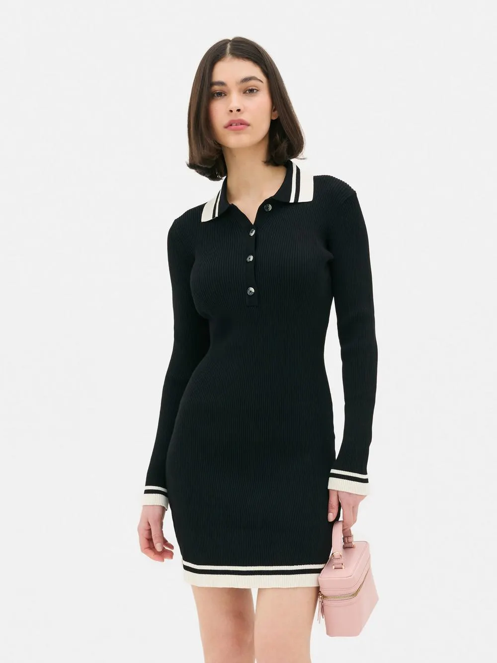 Vestido corto tipo jersey con cuello de polo