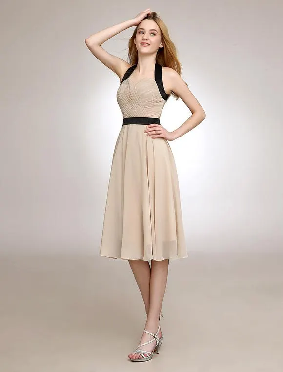 Vestido de damas de honor de chifón con escote en corazón y pliegues hasta la rodilla