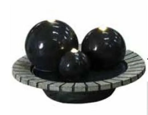 Fuente tres esferas en color negro