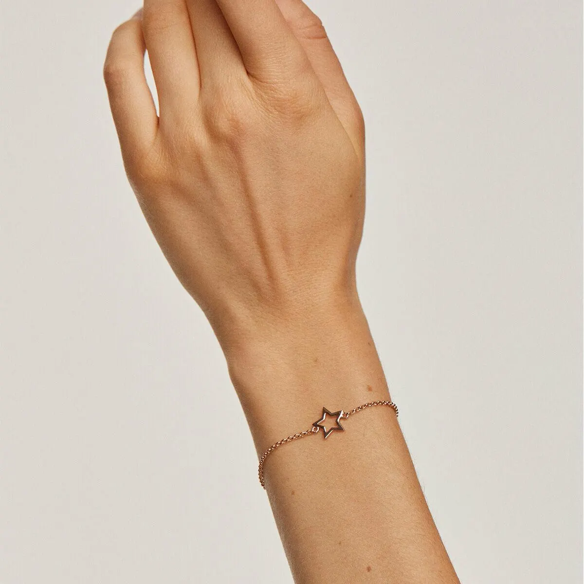 Pulsera estrella hueca plata recubierta oro rosa