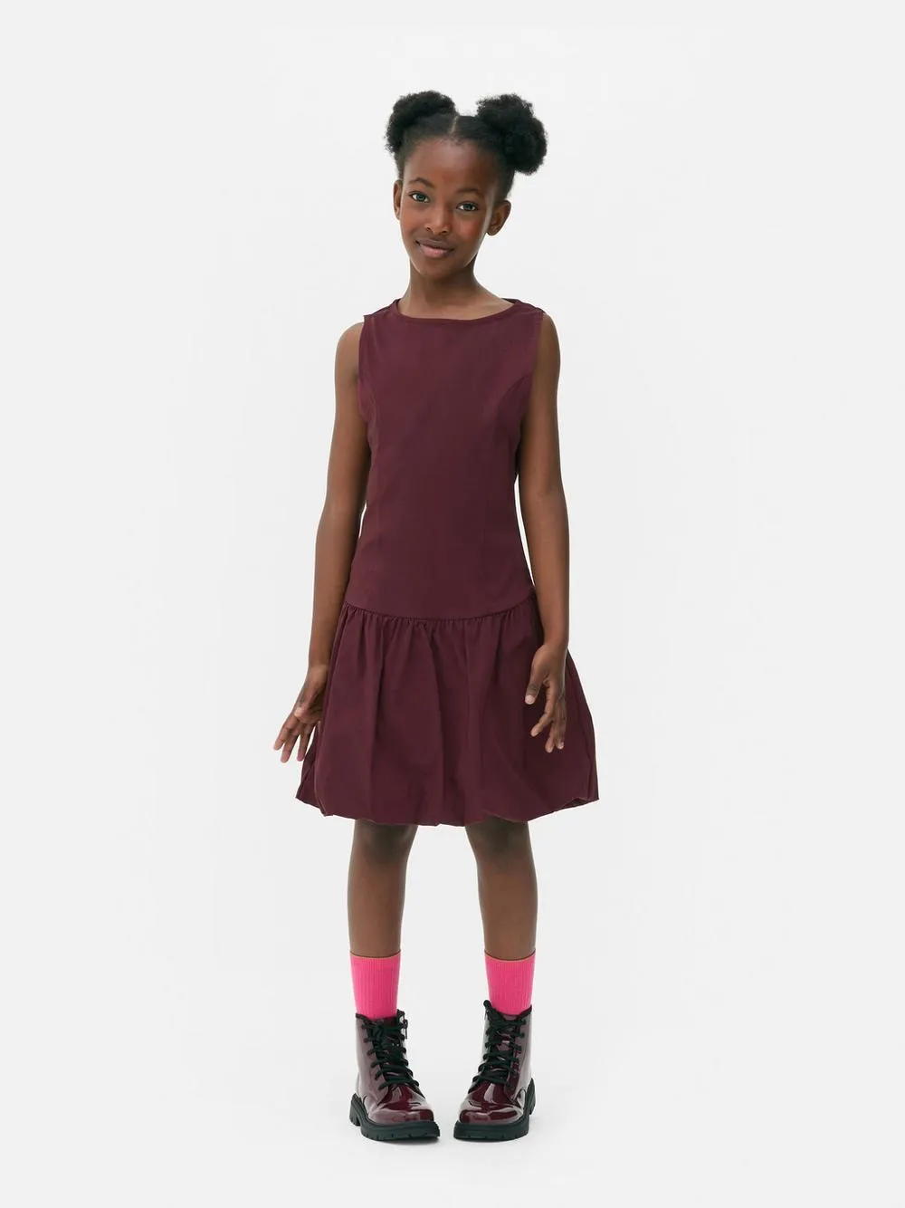 Vestido sin mangas con bajo abullonado