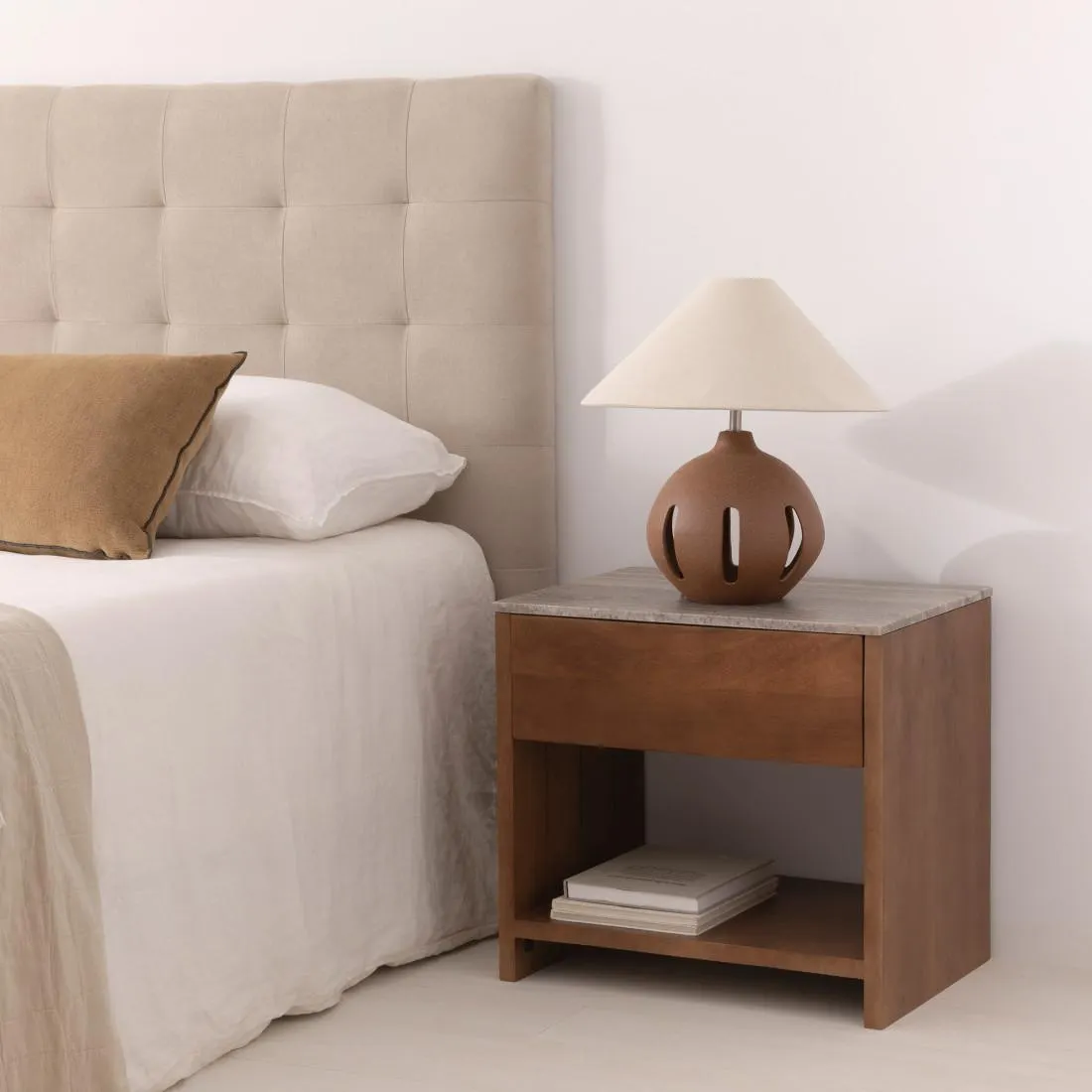 Mesita de noche de madera maciza 1 cajón