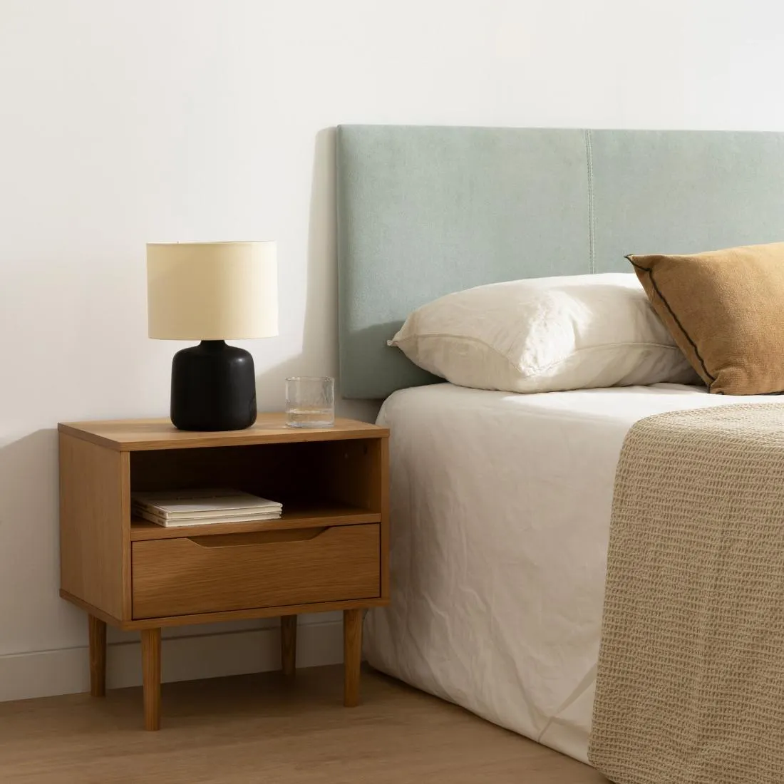 Mesita de noche de chapa de roble 1 cajón