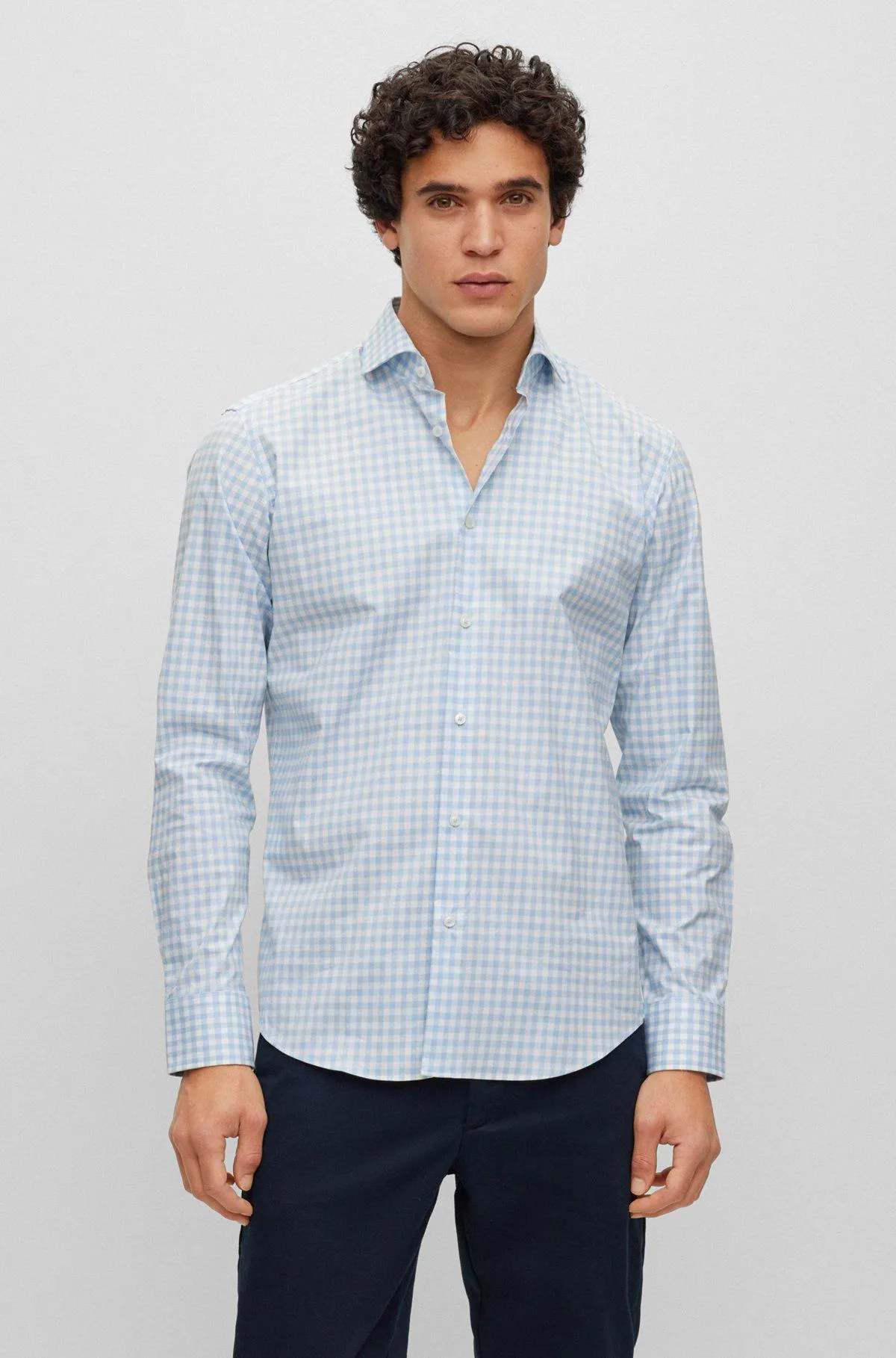 Camisa regular fit en popelín de algodón a cuadros de planchado fácil