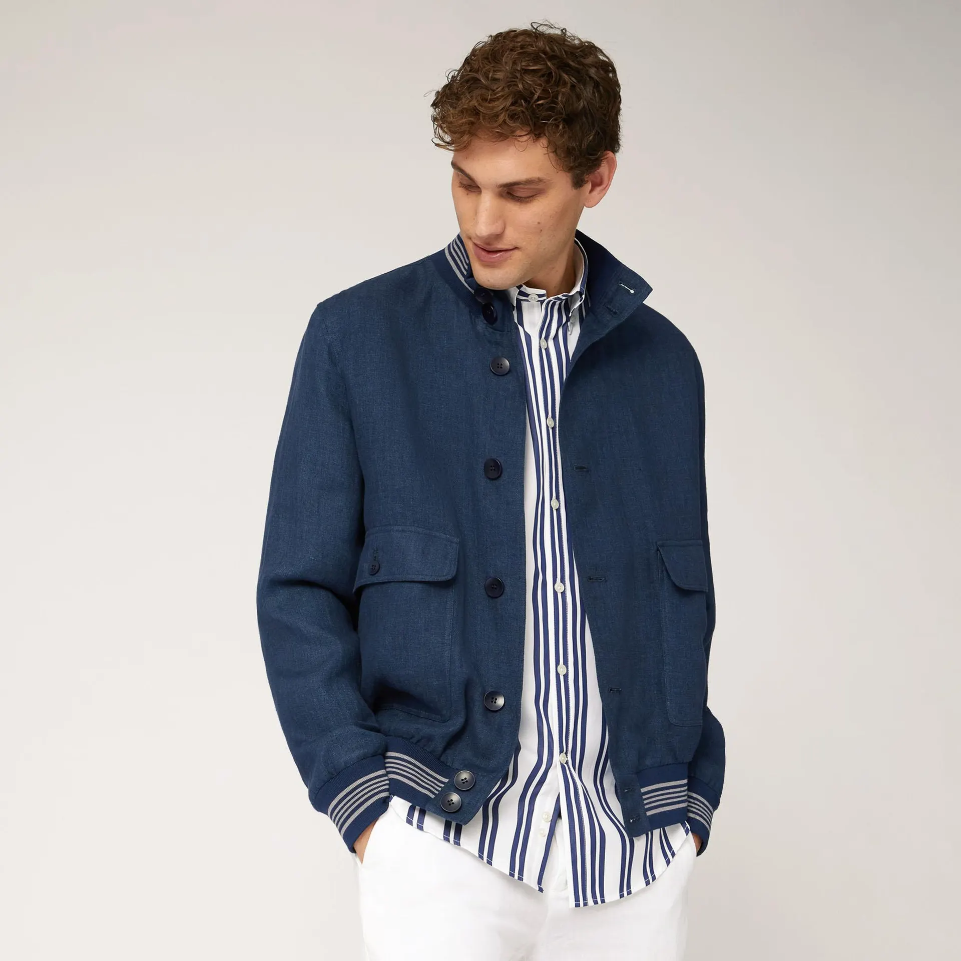 Bómber de lino con detalles de rayas