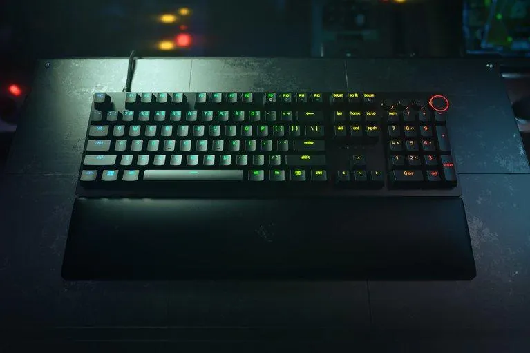 Razer Huntsman V2 - Switches ópticos lineales - US - Negro
