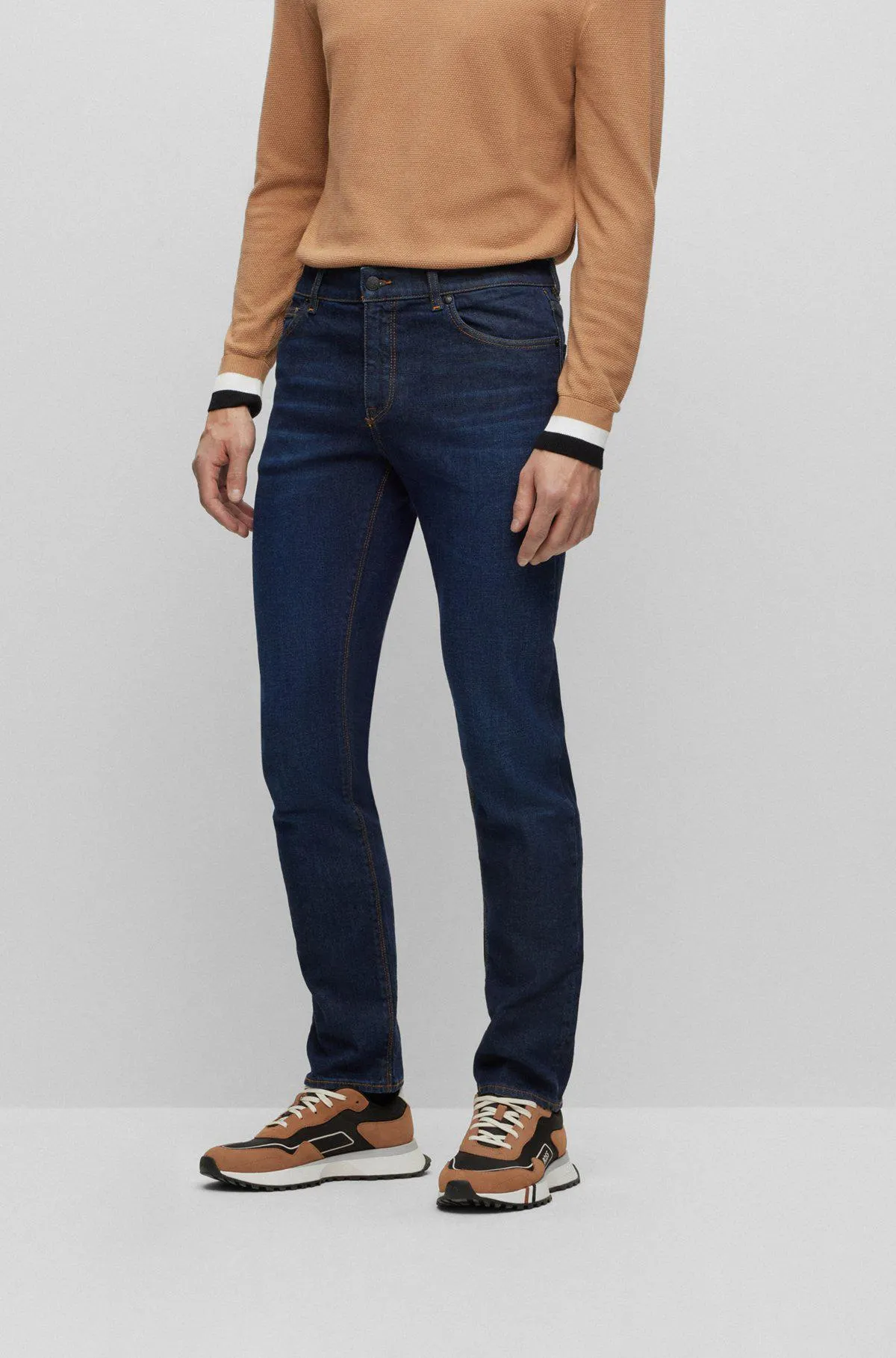 Vaqueros regular fit en cómodo denim elástico azul oscuro