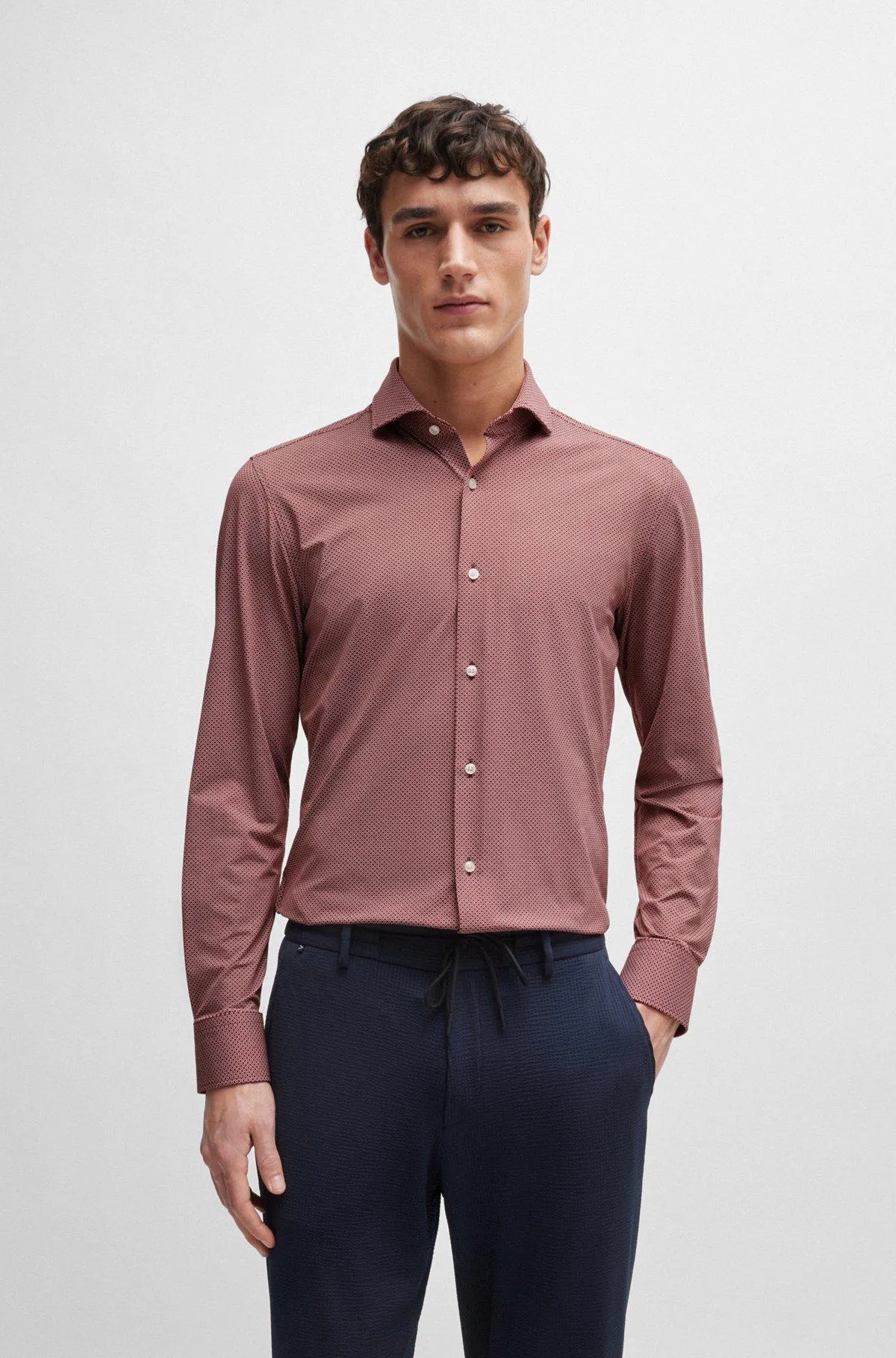 Camisa slim fit de tejido elástico técnico estampado