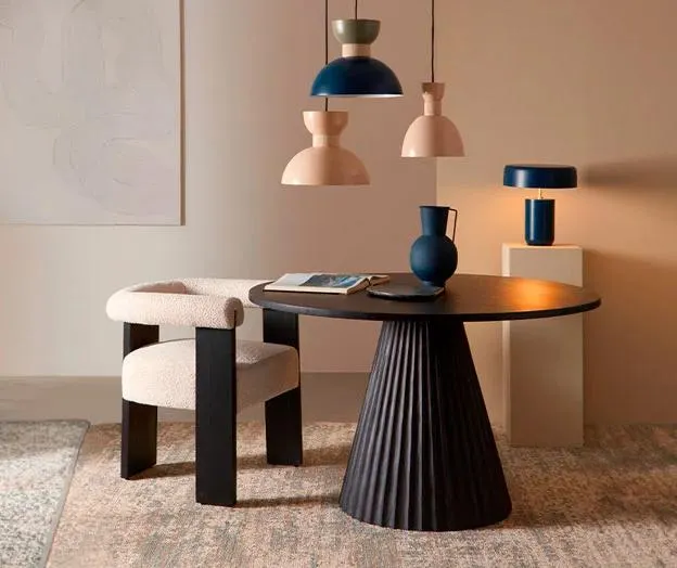 Silla con brazos negro y natural Agape