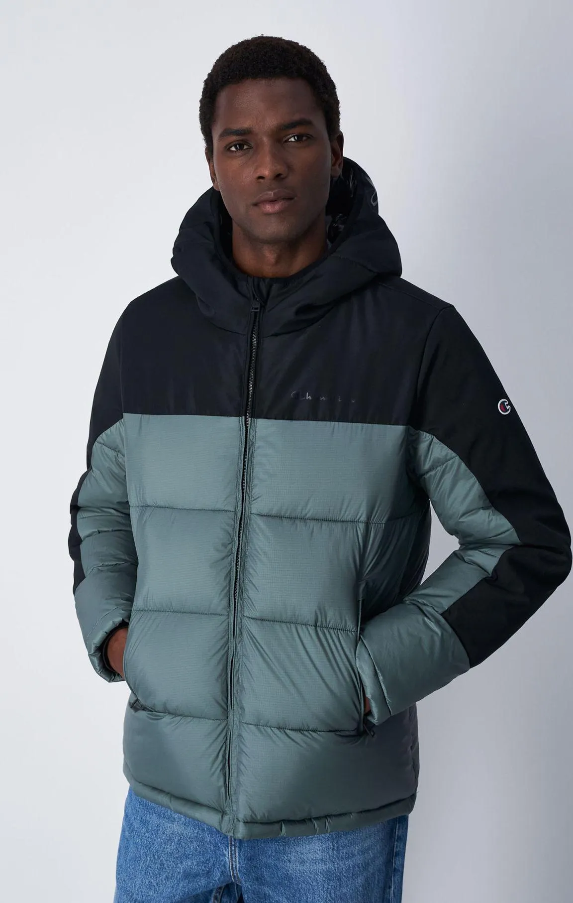 Olive Green Chaqueta acolchada con parche de logotipo en C