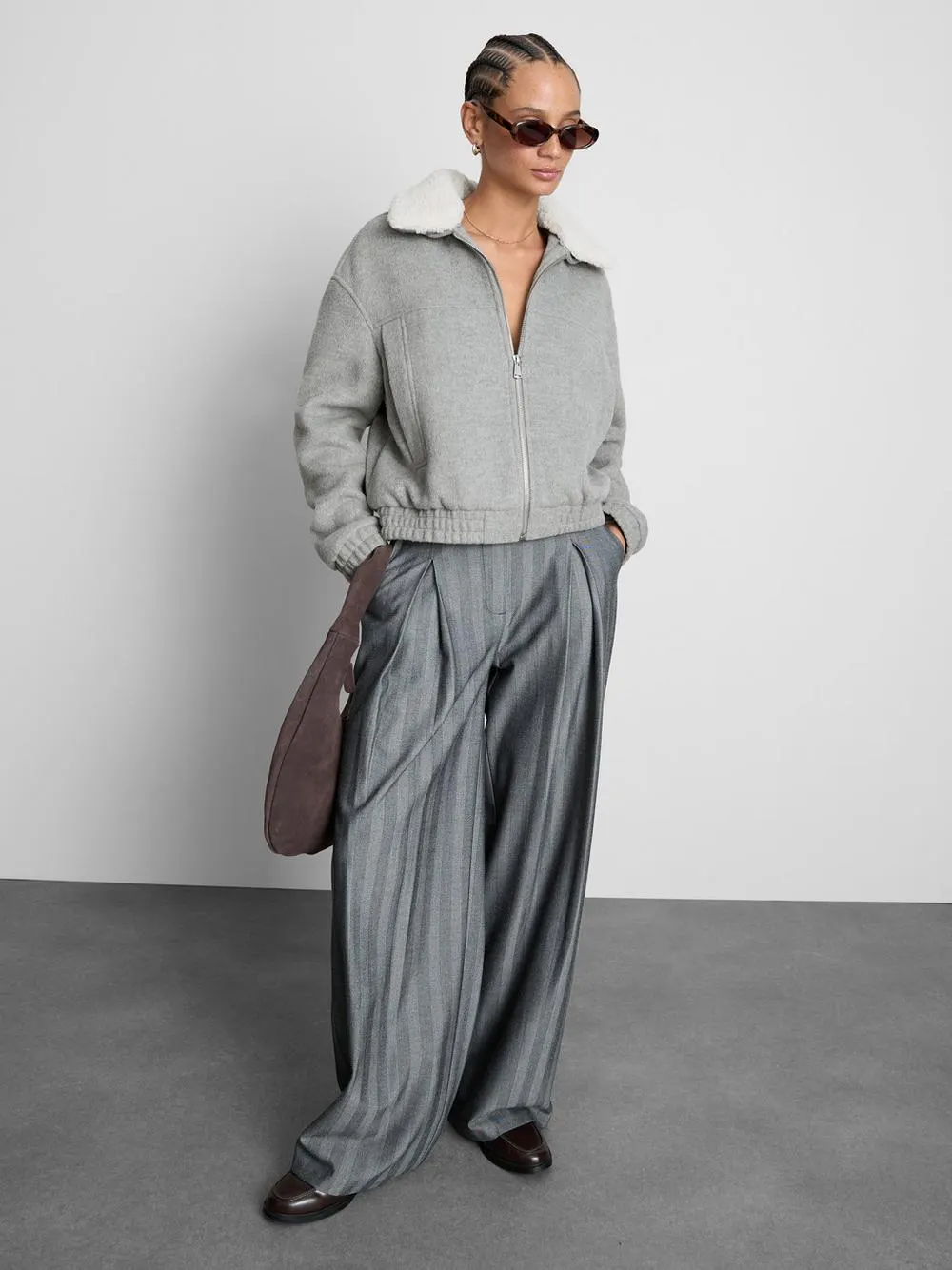 Bómber con cuello de piel de borrego sintética