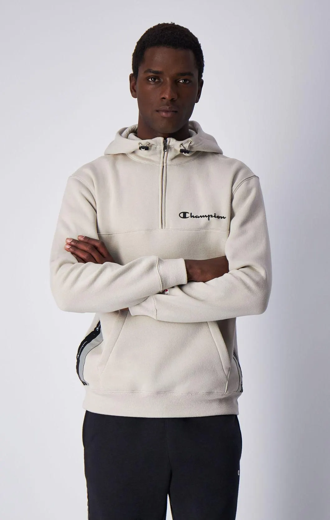 Sudadera con capucha, cinta de jacquard y cremallera