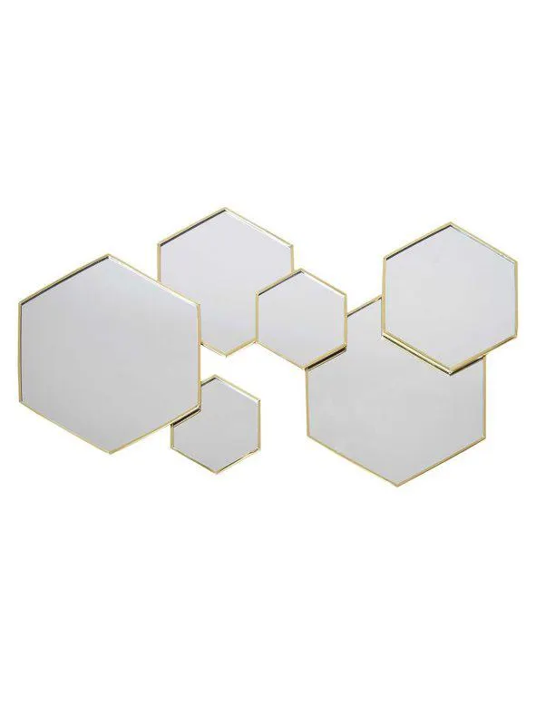 Espejo hexagonal múltiple de metal dorado.