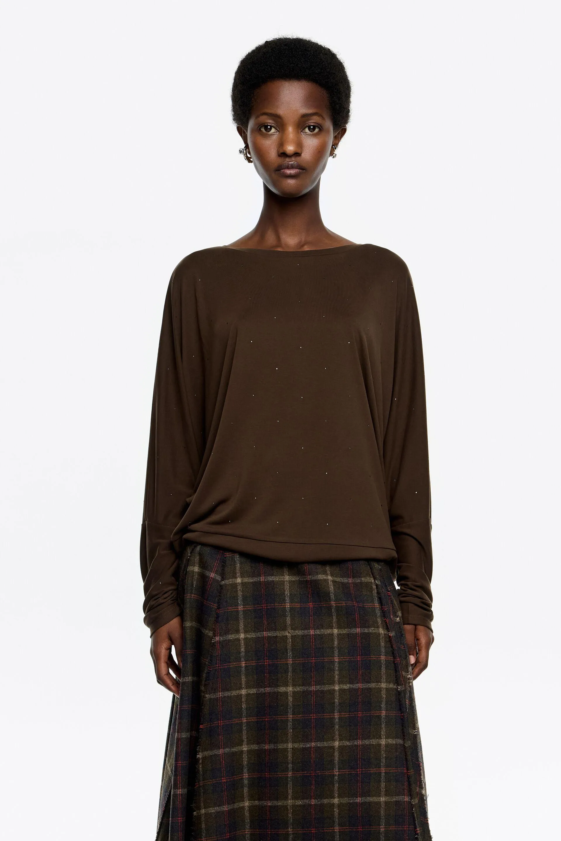 Camiseta piedras y manga murciélago marrón oscuro