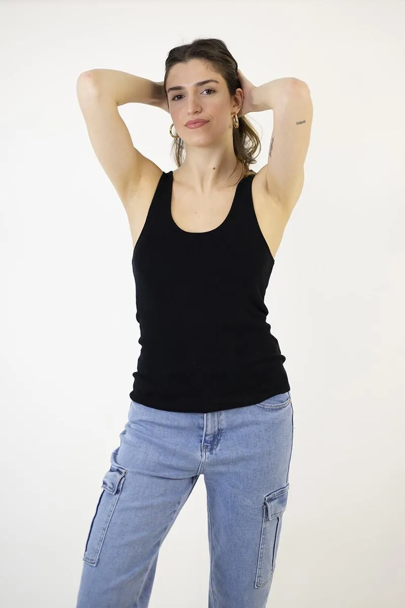 Top punto básico negro