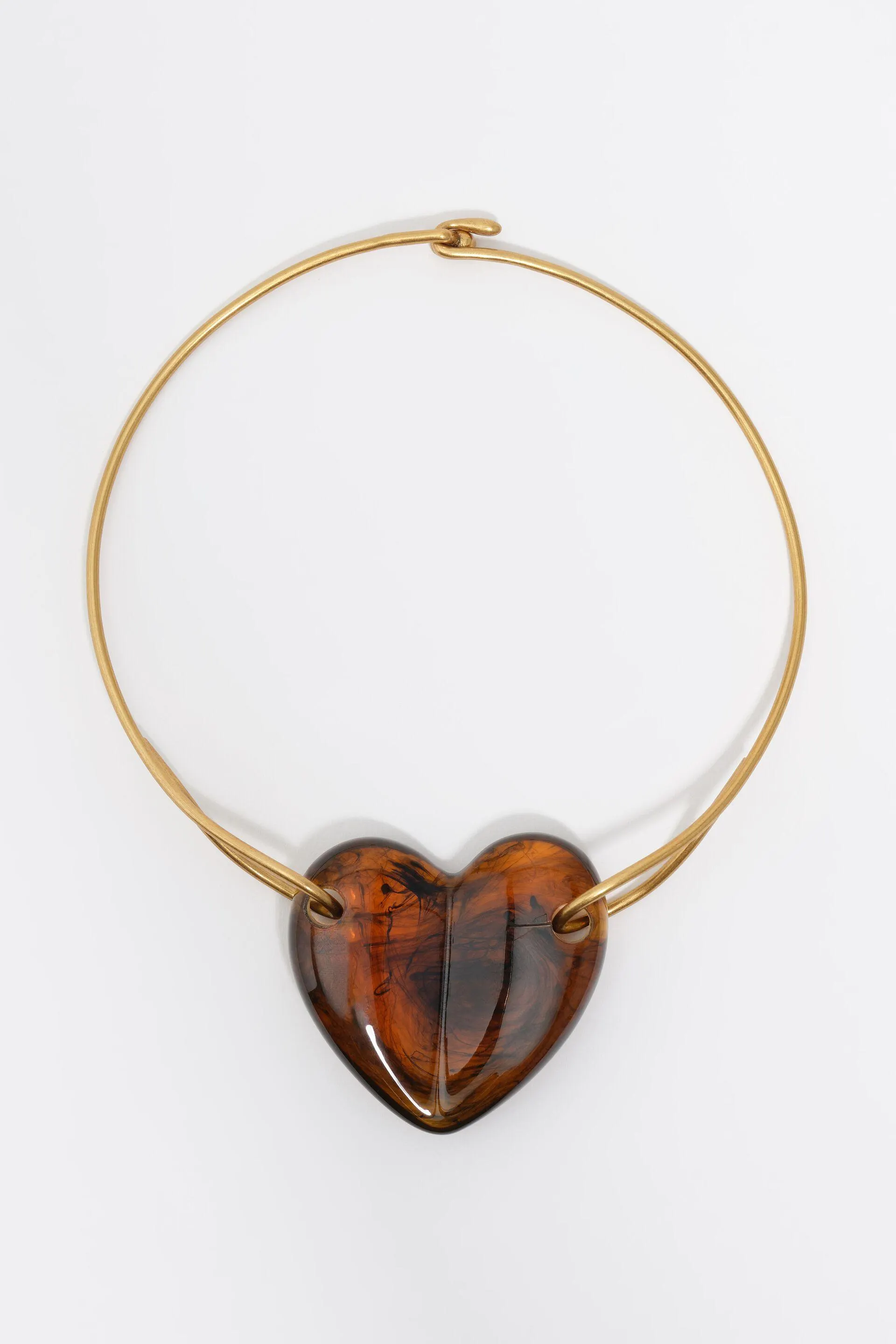 Collar choker corazón resina ámbar