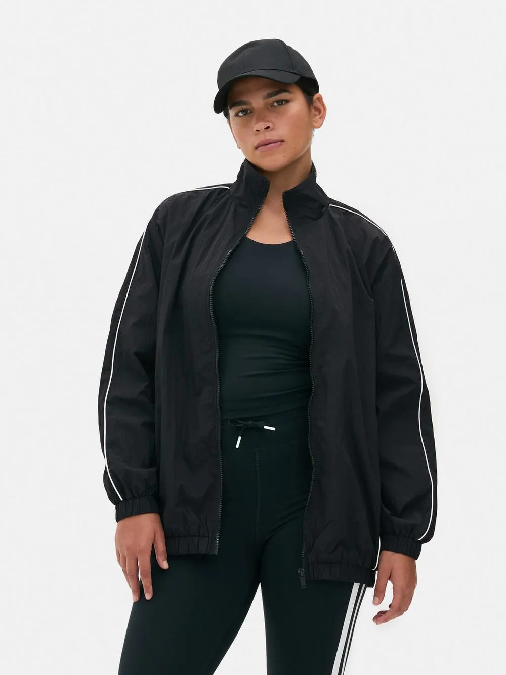 Chaqueta deportiva con ribete en contraste