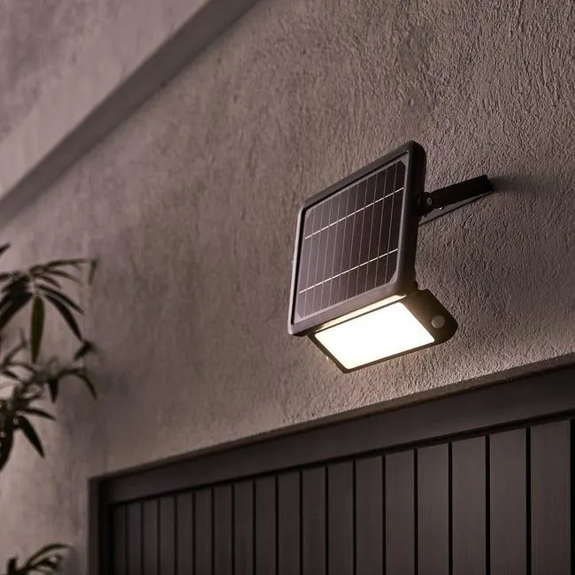 Proyector solar LED INSPIRE Zuzo 1200 lm - Aluminio IP44, Luz Blanco Cálido, Sensor Crepuscular y Detector de Movimiento