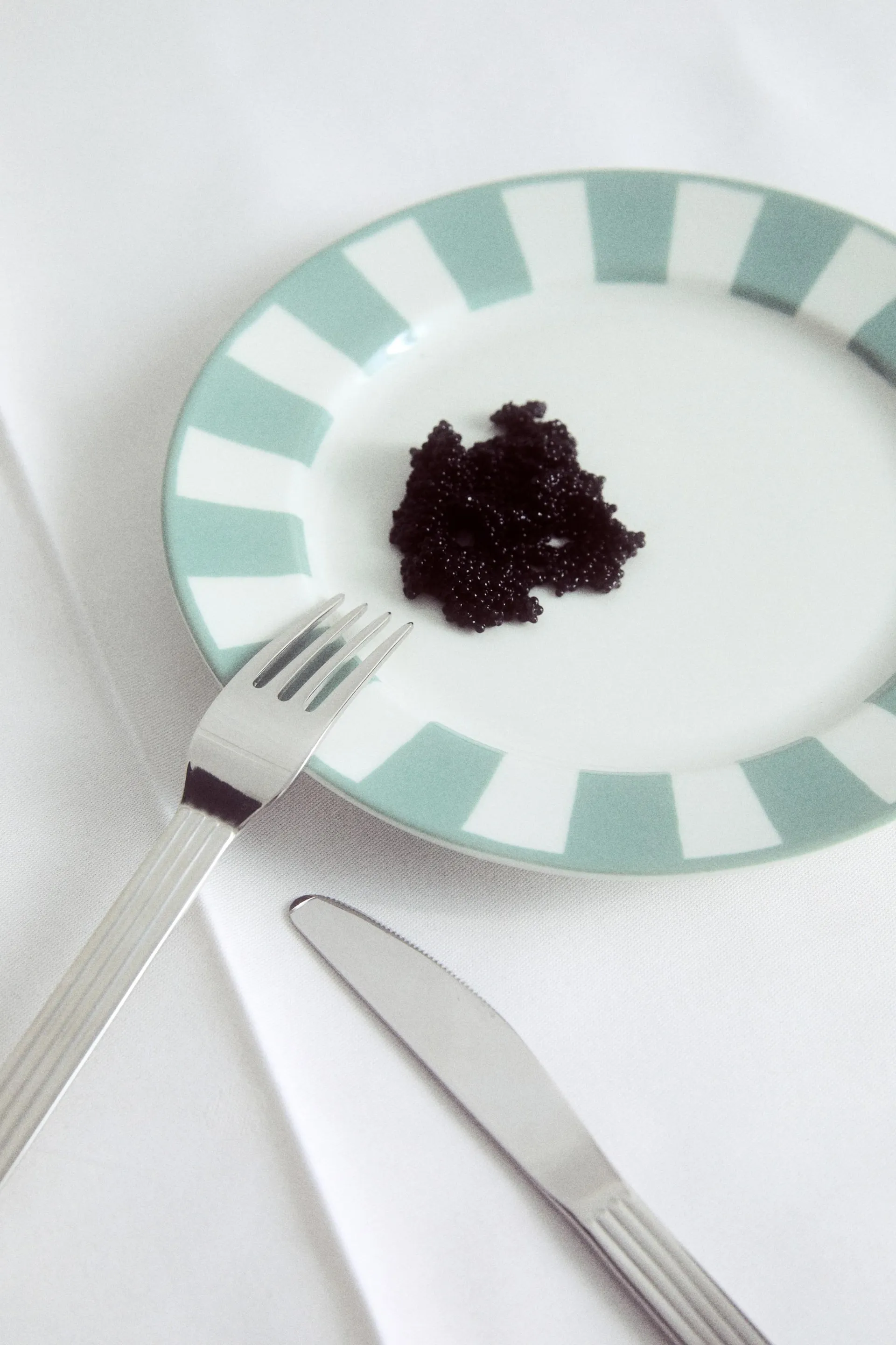 Plato mediano de porcelana