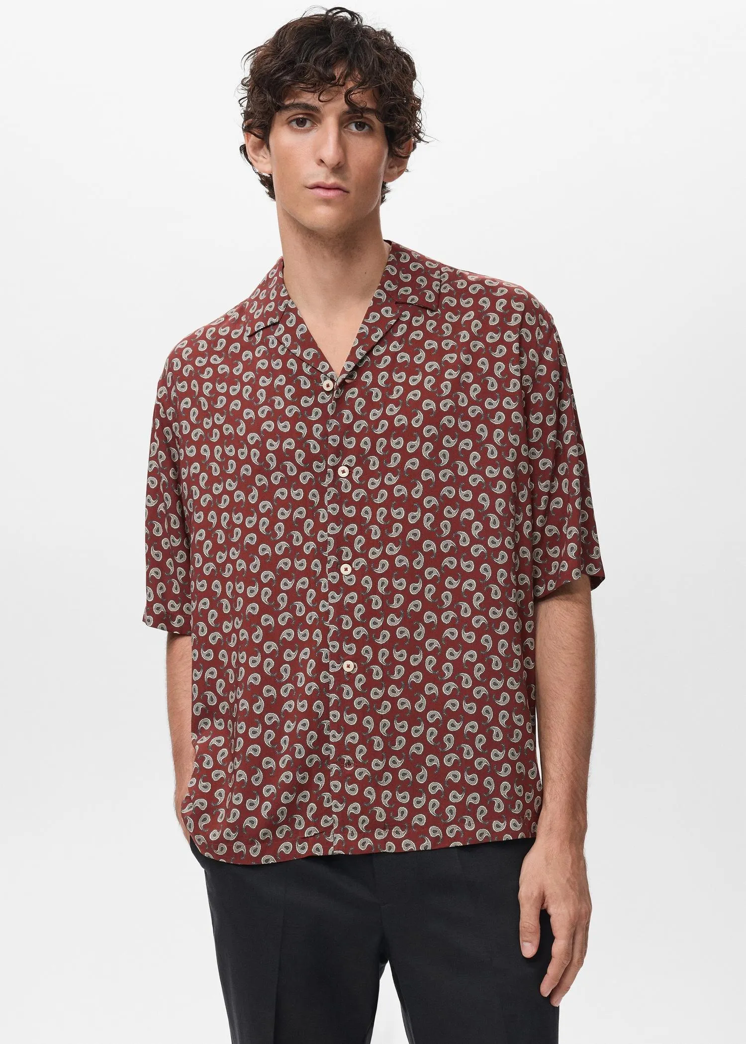 Camisa regular fit fluída estampada