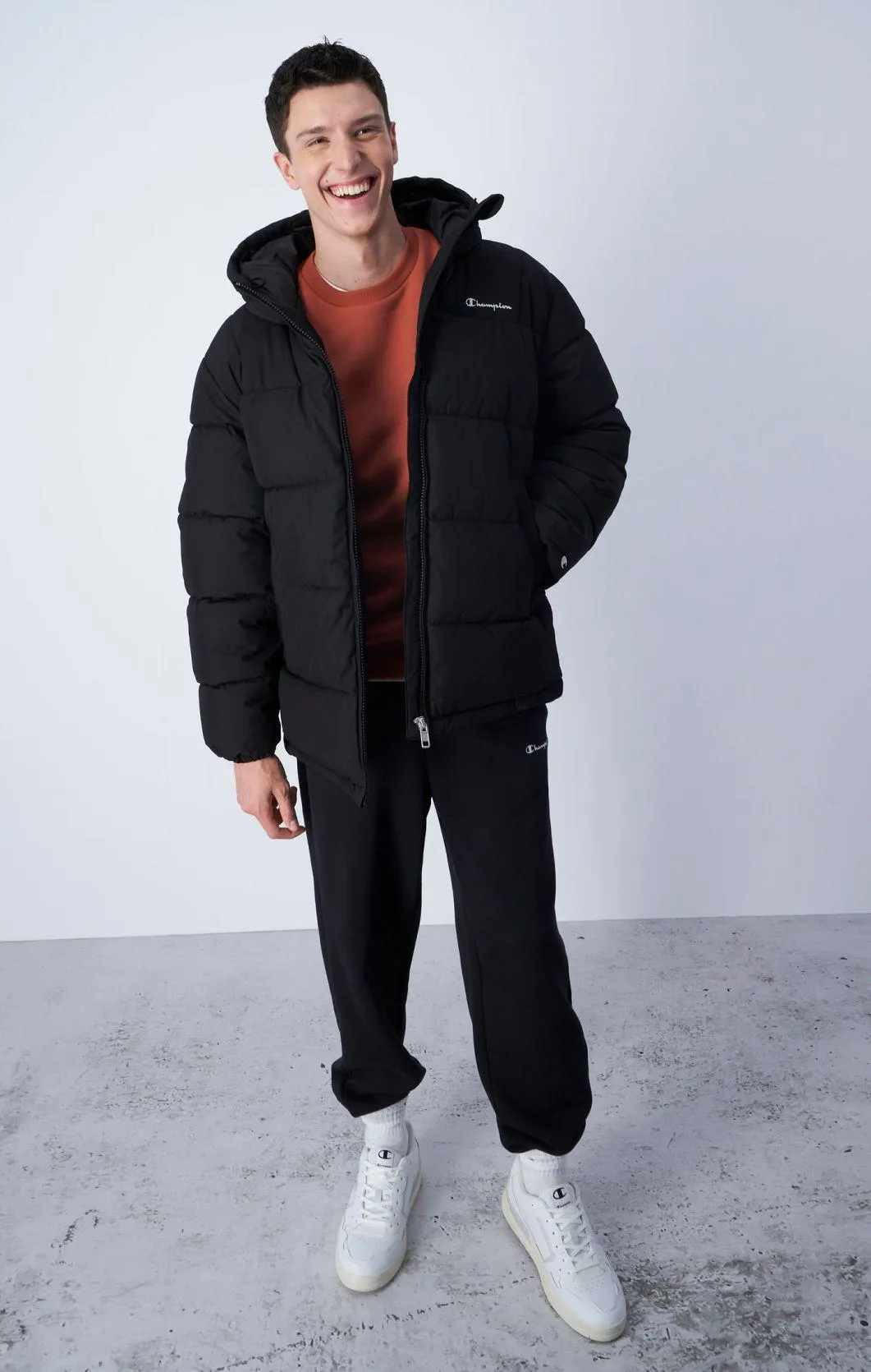 Chaqueta de poliéster reciclado con capucha