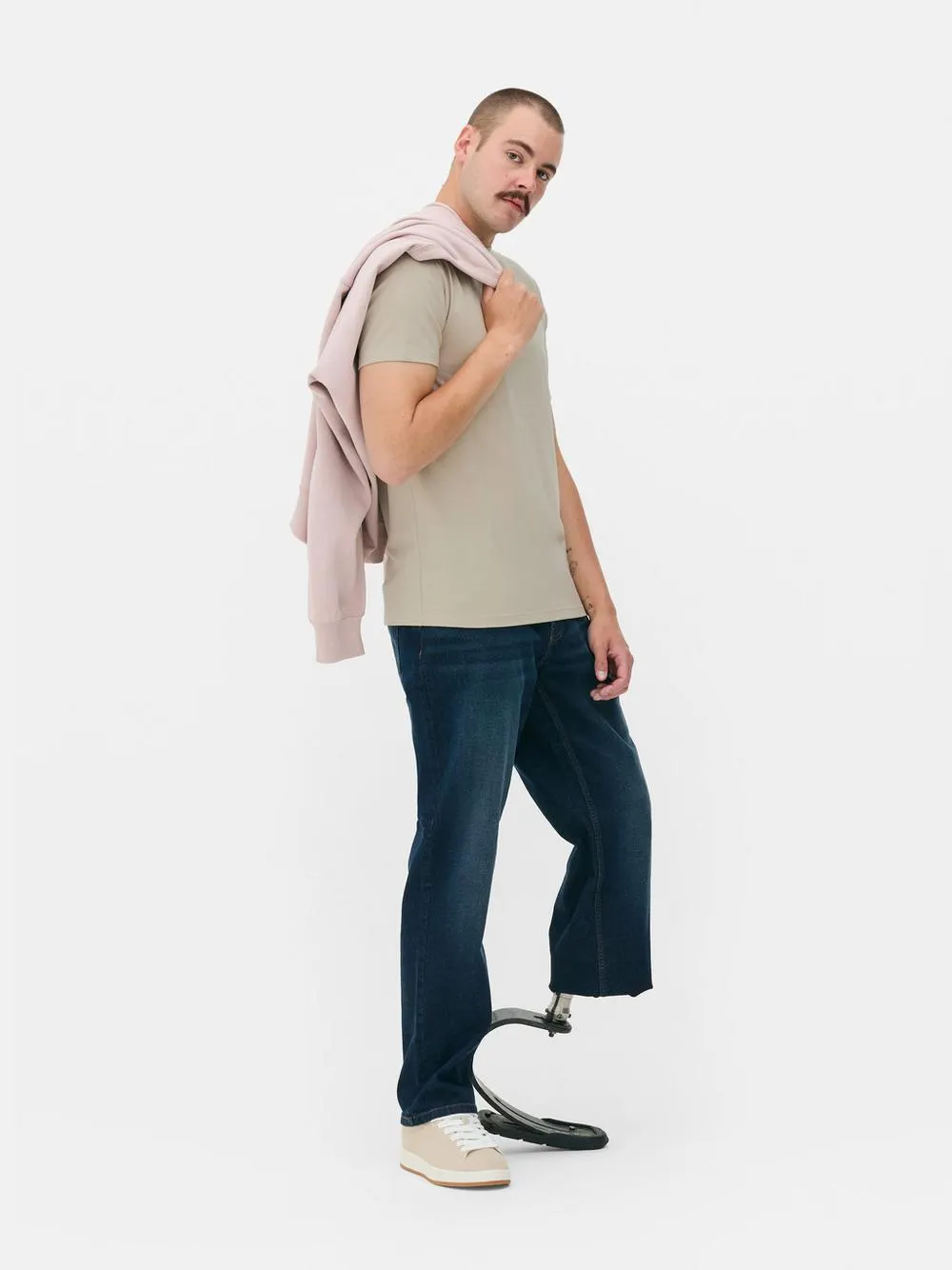 Camiseta de manga corta y corte entallado