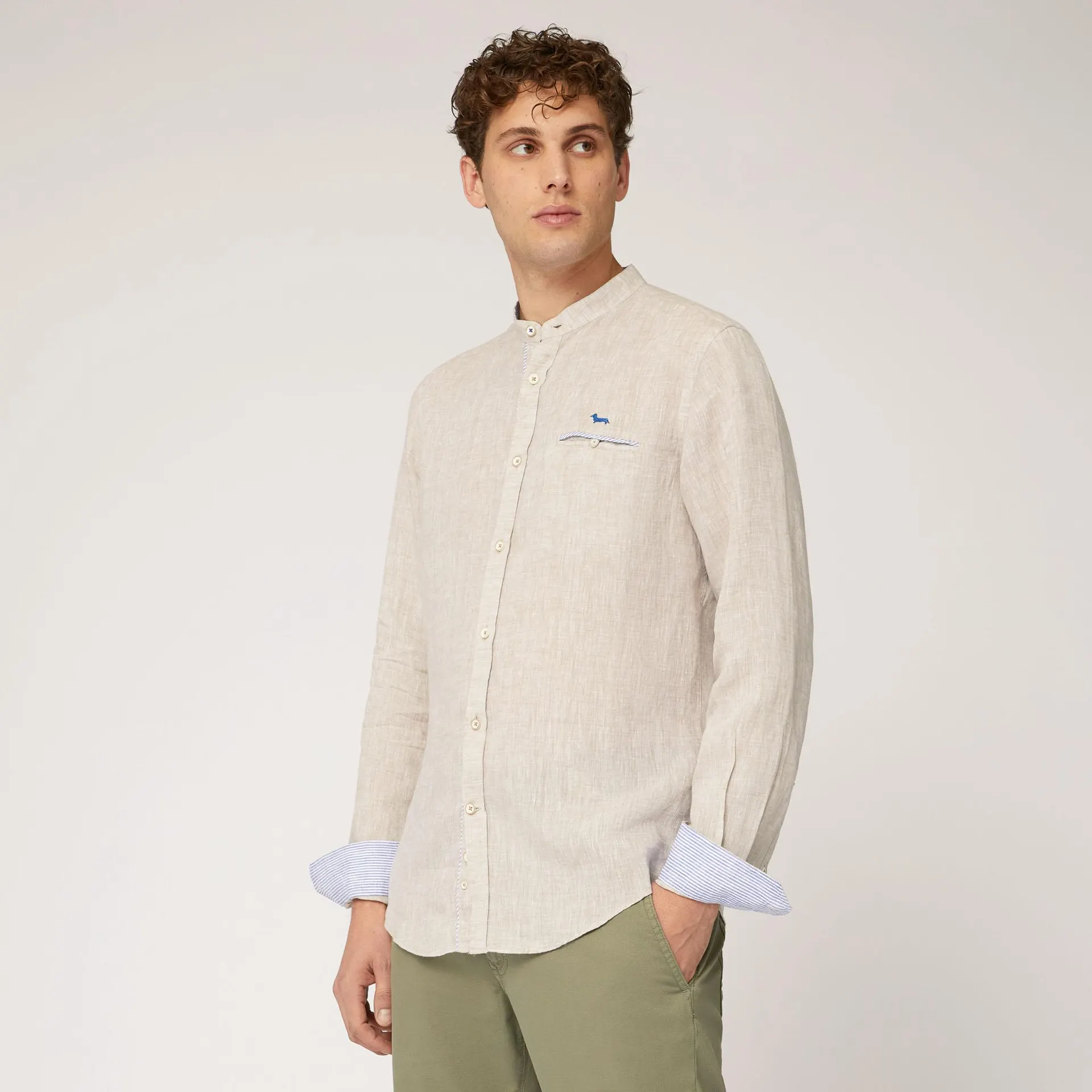 Camisa de lino con cuello mao y bolsillo