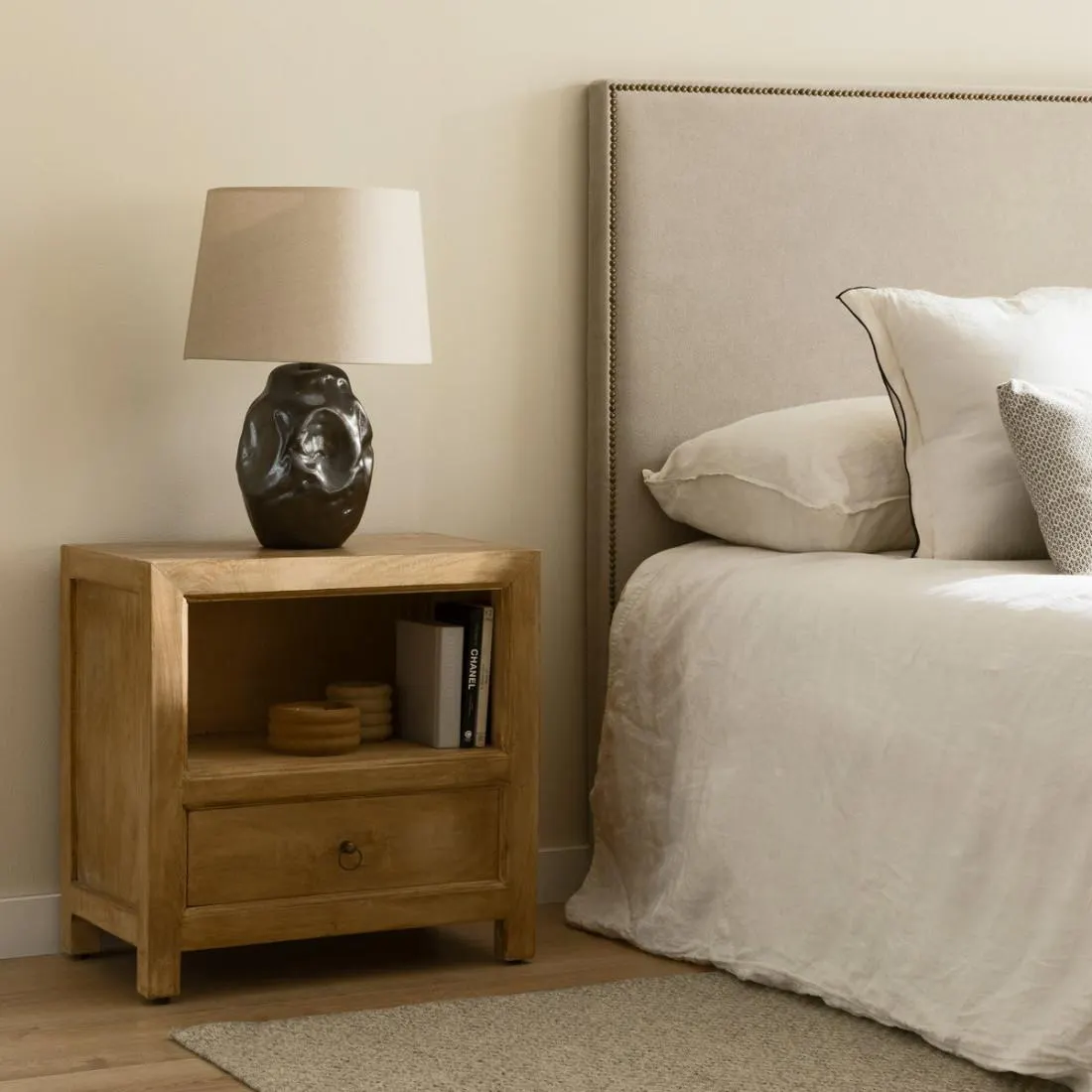 Mesita de noche de madera maciza 1 cajón 55