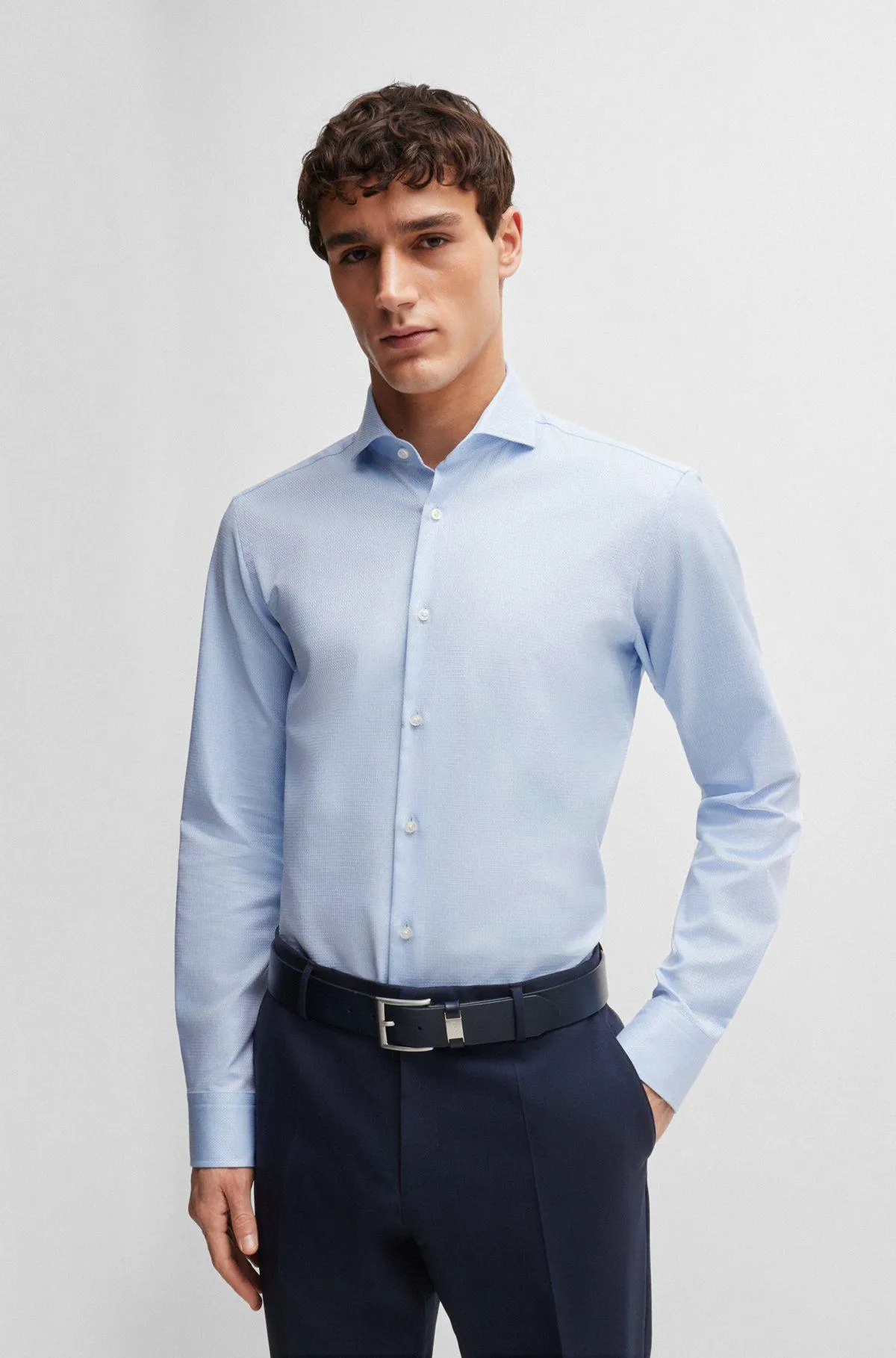 Camisa regular fit de planchado fácil en algodón elástico con estructura