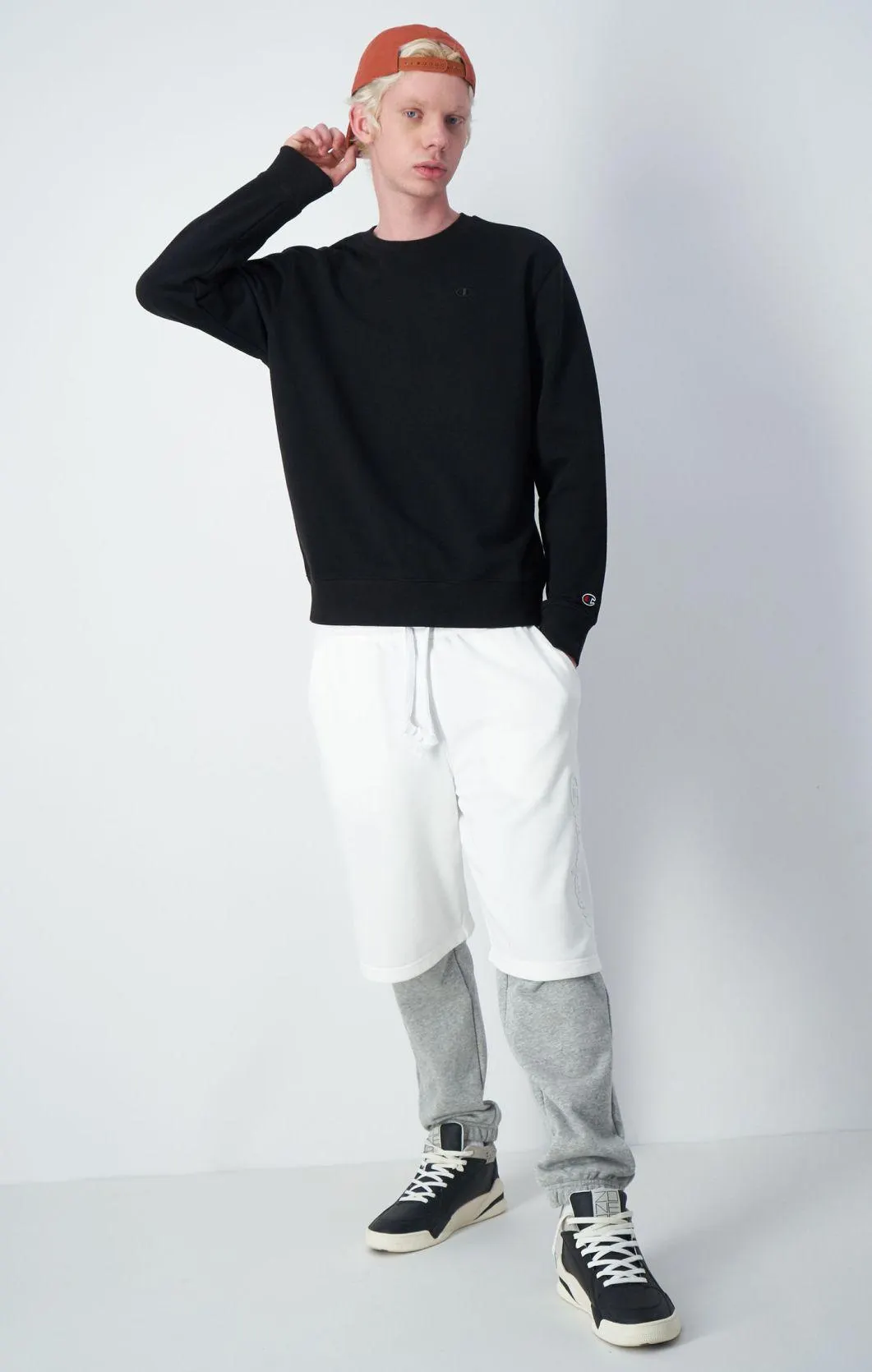 Black Sudadera de felpa perchada con bordado a juego