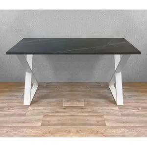Mesa de escritorio, tapa aglomerado marmol y patas blanco. LxAnxAl:140x68x73,5cm