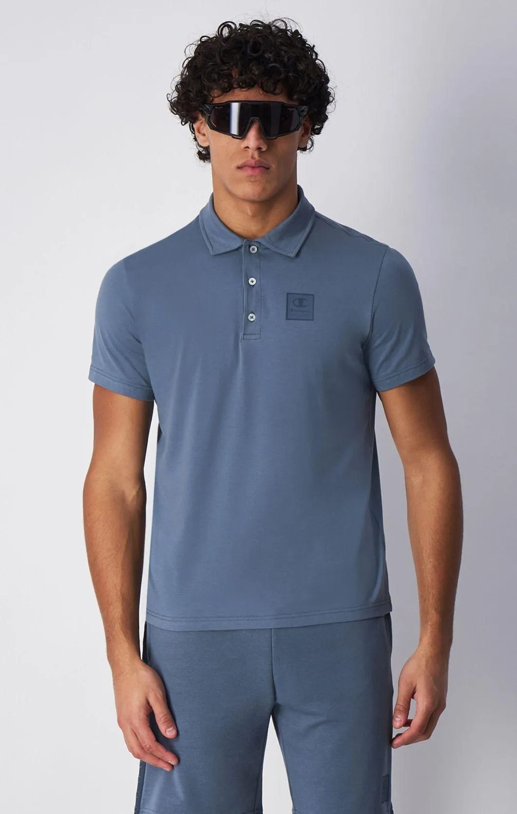 Polo de secado rápido con etiqueta tonal