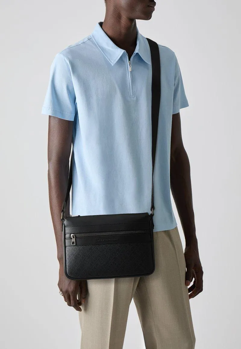 MONOGRAM CROSSBODY - Bandolera - black