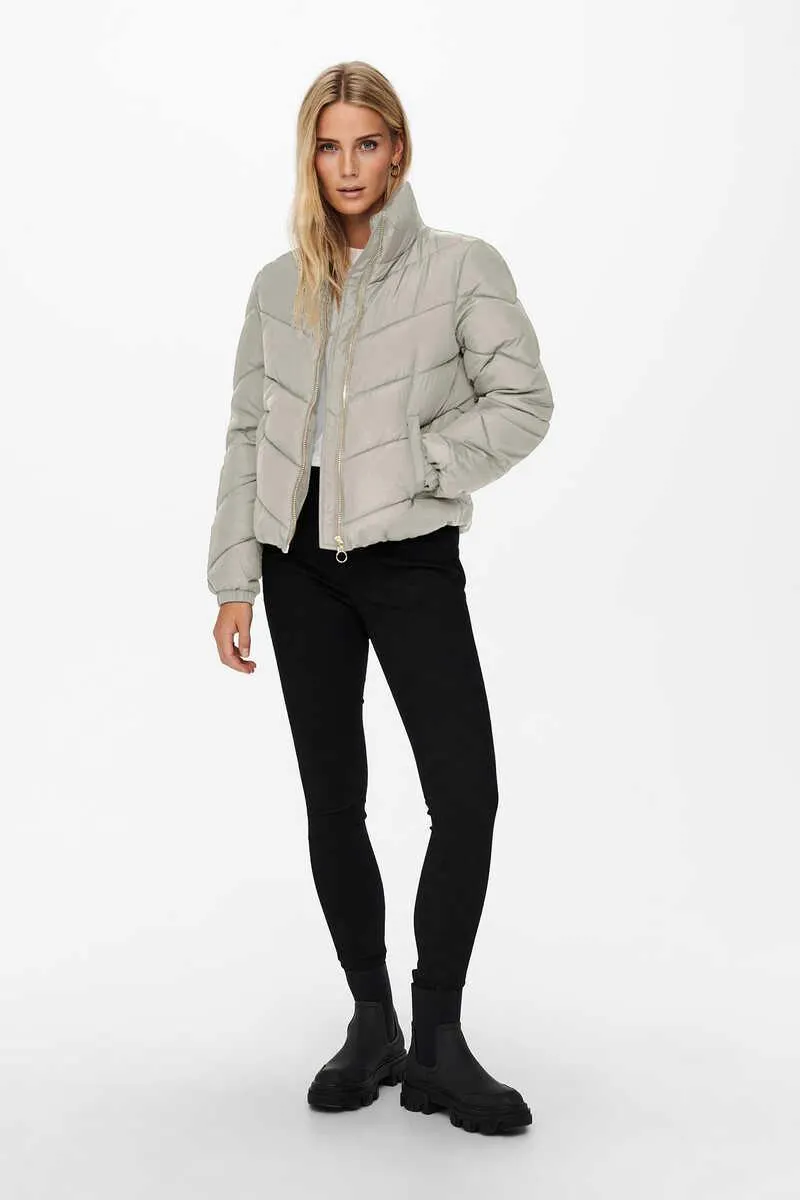 Chaqueta corta acolchada