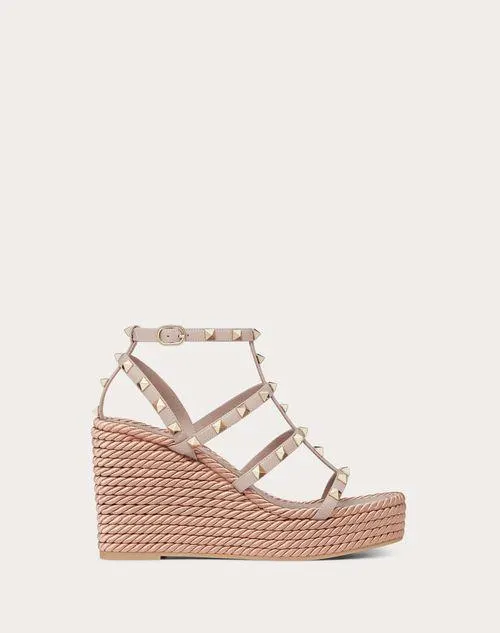 SANDALIAS DE CUÑA ROCKSTUD CON TIRAS DE PIEL DE BECERRO Y TACÓN DE 95 MM