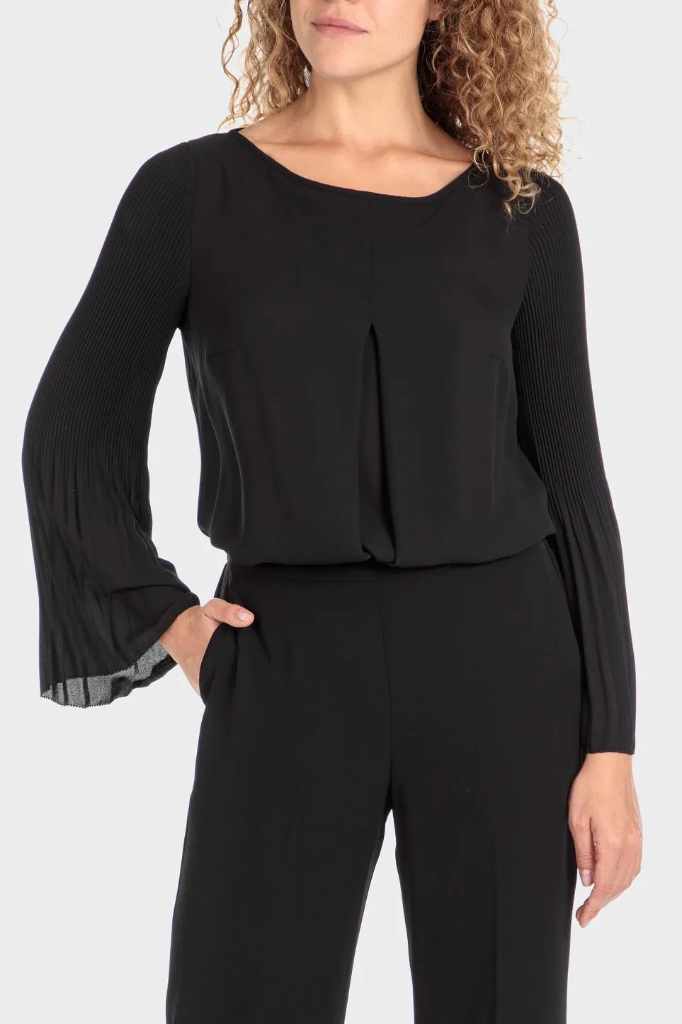 Blouse noire plissée