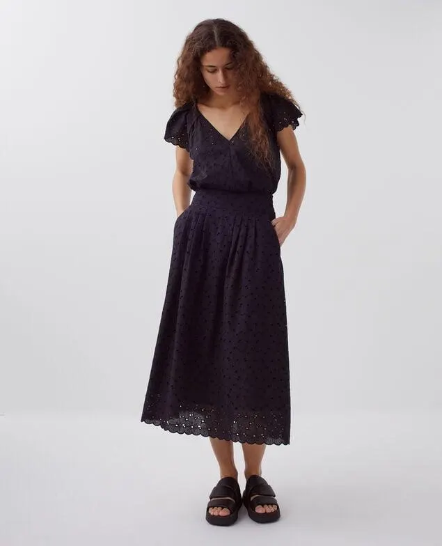 Falda larga con bordado inglés black beauty