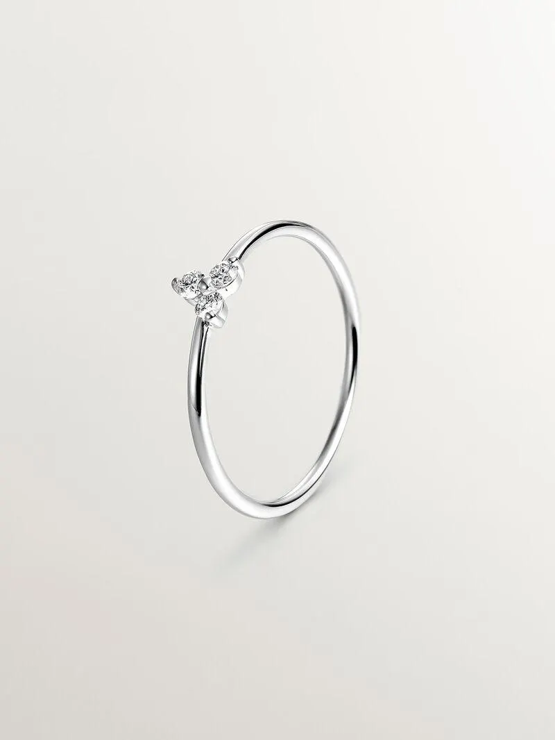 Anillo de oro blanco de 18K con diamantes