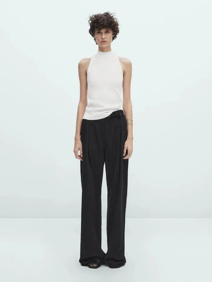 Top halter canalé detalle corte hombro