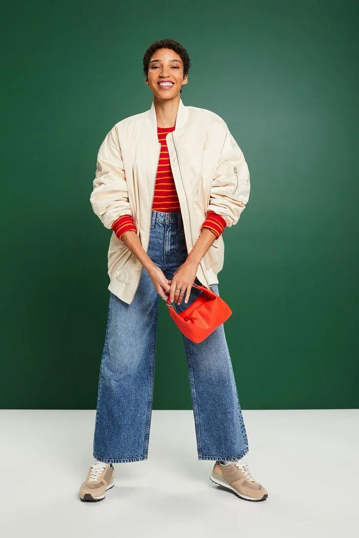 Top de punto acanalado con diseño a rayas