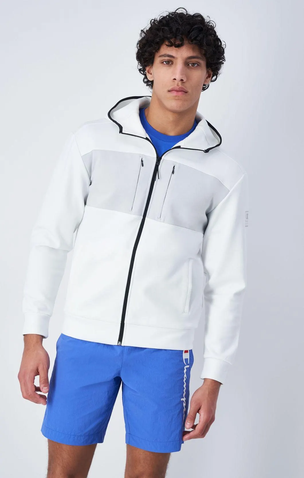 Sudadera técnica con capucha y cremallera