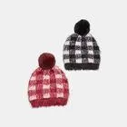 Gorro con detalles de lúrex y pompón