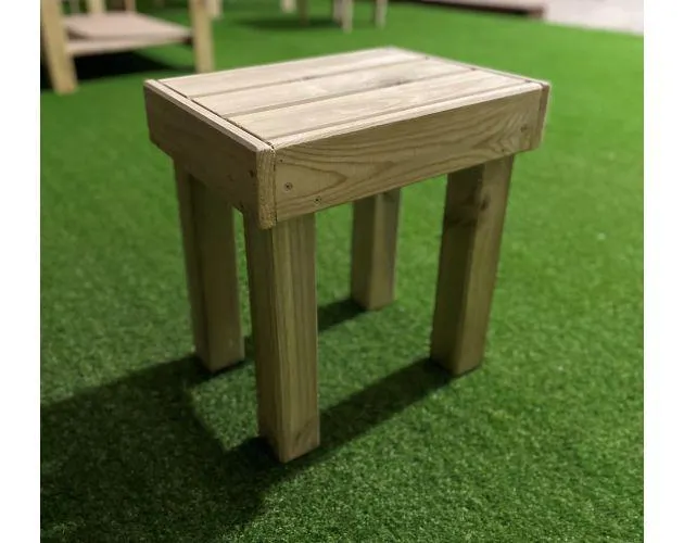 Banco de madera de pino tratada para el Exterior. 45x33x50 cm