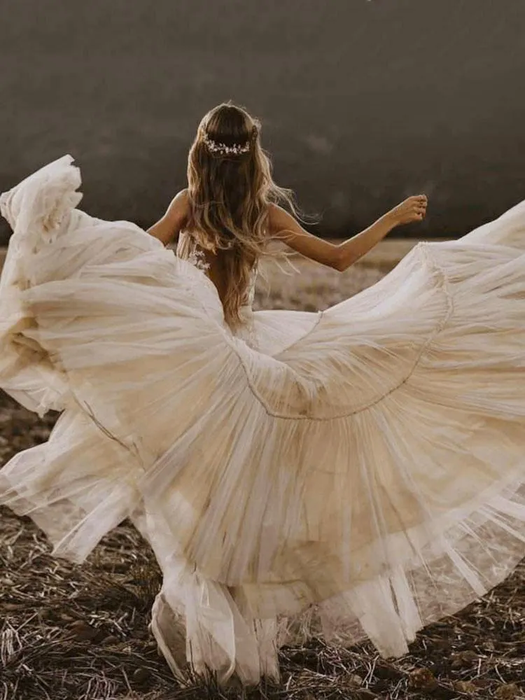 Vestidos de novia Boho Una línea de cuello en V profundo Hasta el suelo Encaje sin mangas Vestidos de novia sin espalda