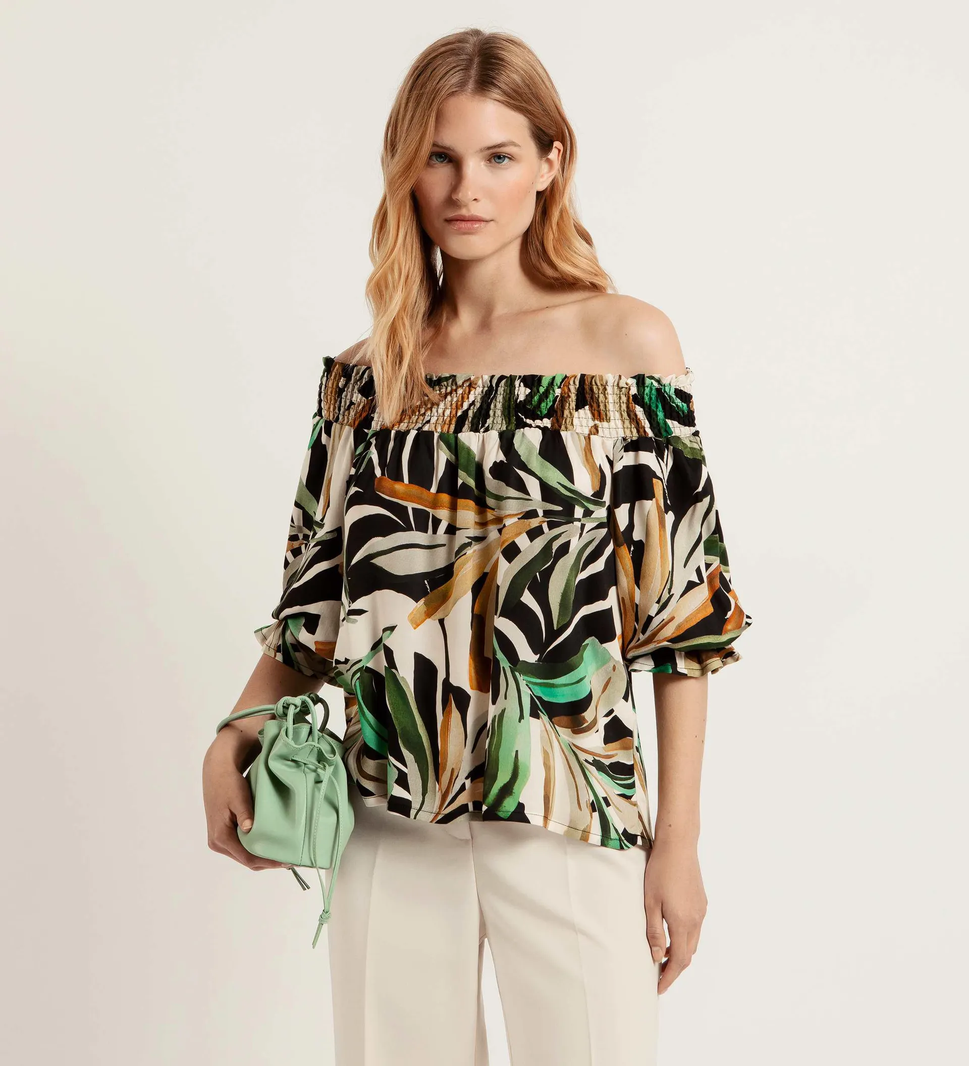 Top con escote gomas