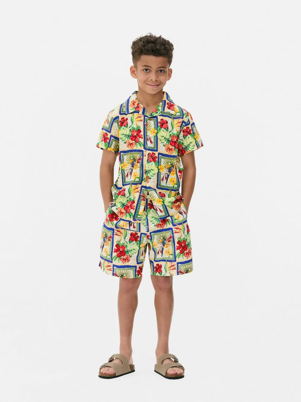 Camisa con flores tropicales para niños mayores