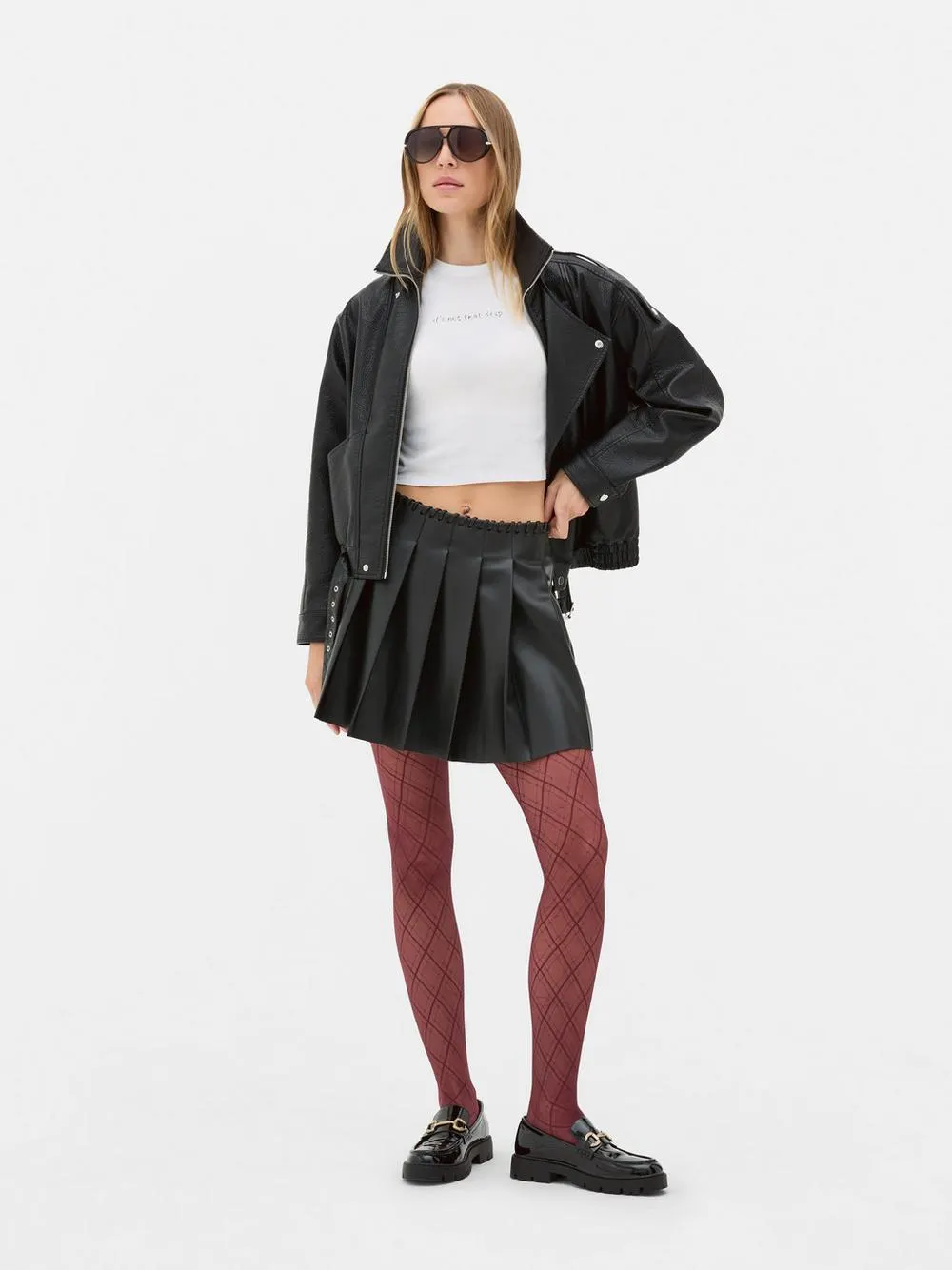 Minifalda plisada de Rita Ora